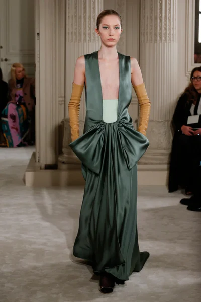 Look 28